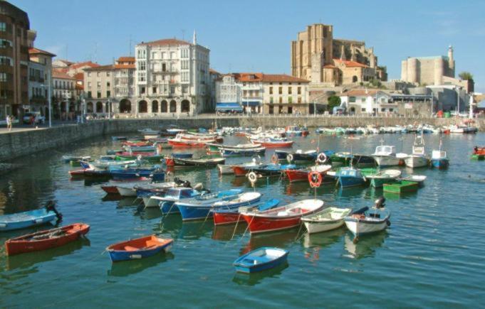 Precioso Apartamento Con Terraza, Pistas De Padel Y Piscinas Apartment Castro Urdiales Exterior photo
